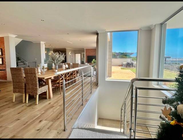 4 BEDROOM HOUSE FOR SALE IN HARTENBOS HEUWELS